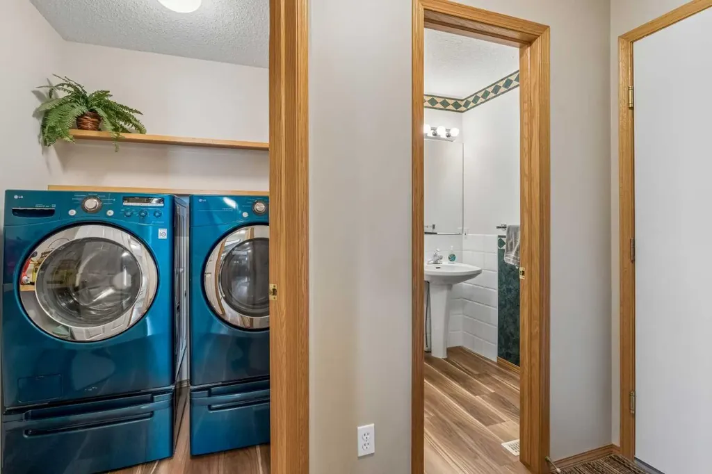 132 Hidden Ranch Crescent NW Calgary AB T3A 5W3