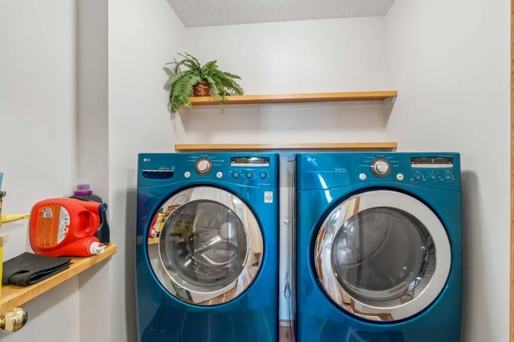 132 Hidden Ranch Crescent NW Calgary AB T3A 5W3