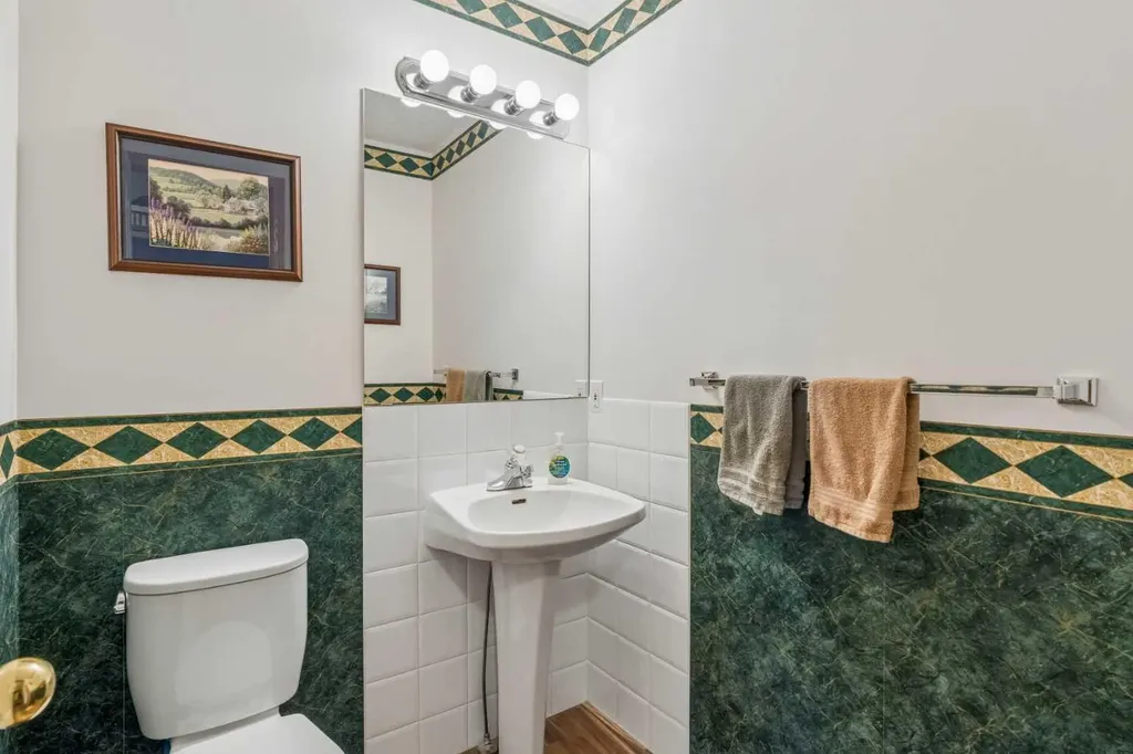 132 Hidden Ranch Crescent NW Calgary AB T3A 5W3