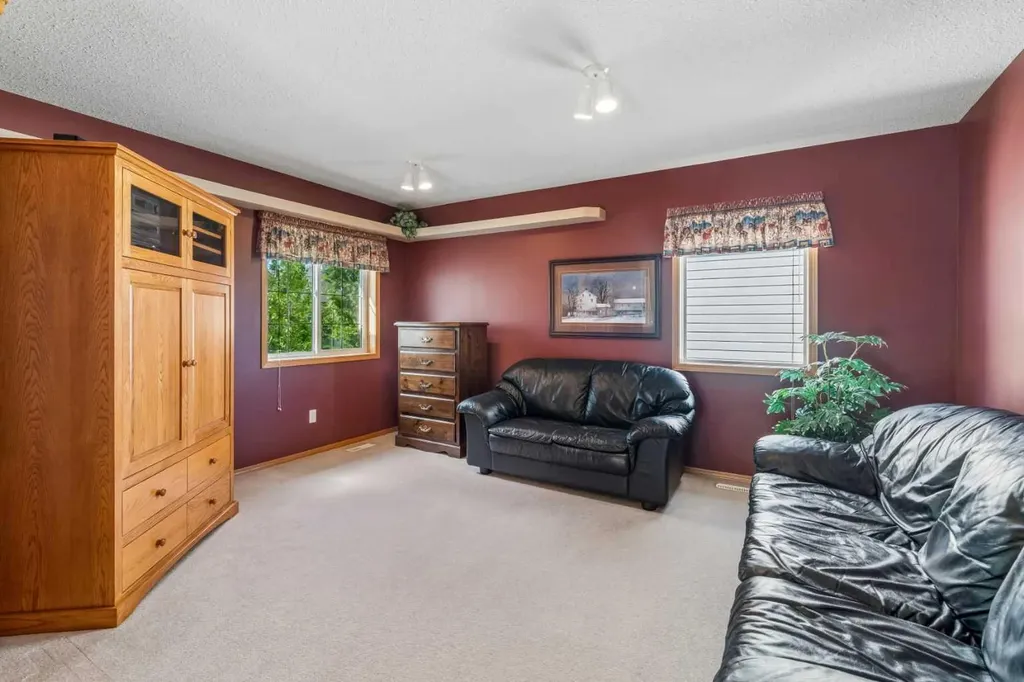 132 Hidden Ranch Crescent NW Calgary AB T3A 5W3