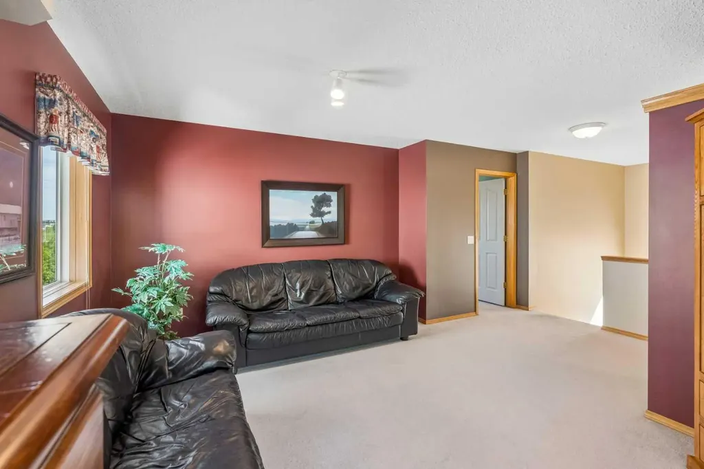 132 Hidden Ranch Crescent NW Calgary AB T3A 5W3