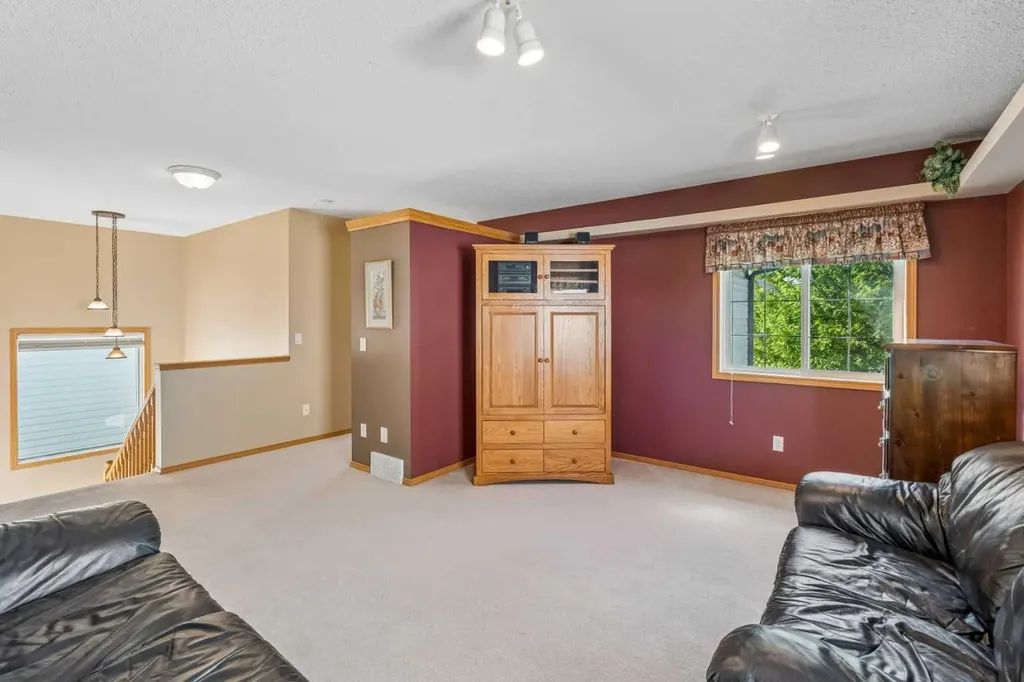 132 Hidden Ranch Crescent NW Calgary AB T3A 5W3