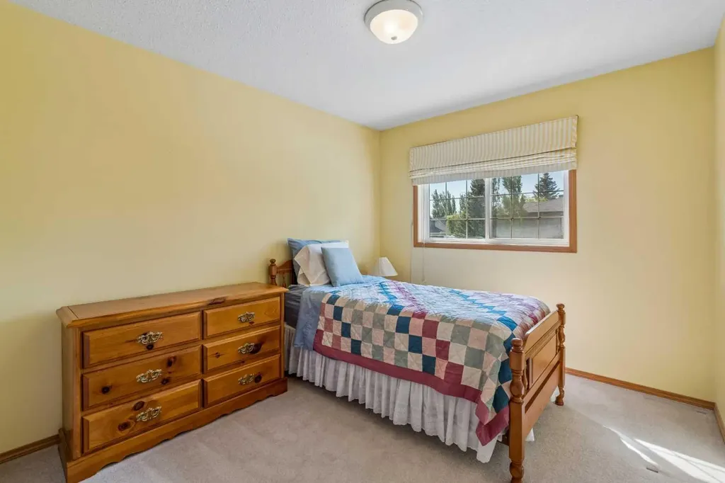 132 Hidden Ranch Crescent NW Calgary AB T3A 5W3