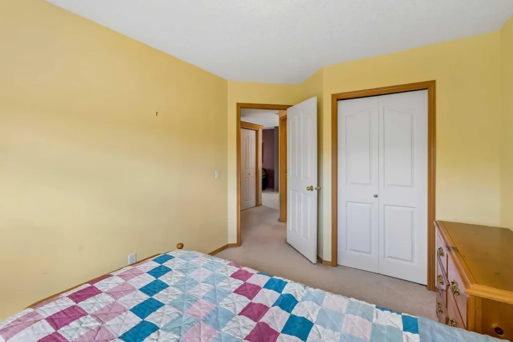 132 Hidden Ranch Crescent NW Calgary AB T3A 5W3