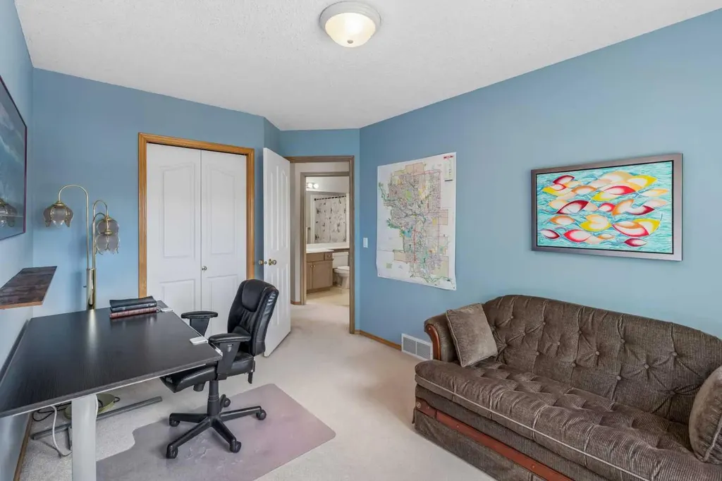 132 Hidden Ranch Crescent NW Calgary AB T3A 5W3
