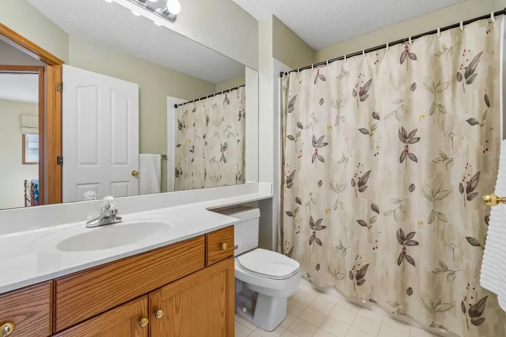 132 Hidden Ranch Crescent NW Calgary AB T3A 5W3