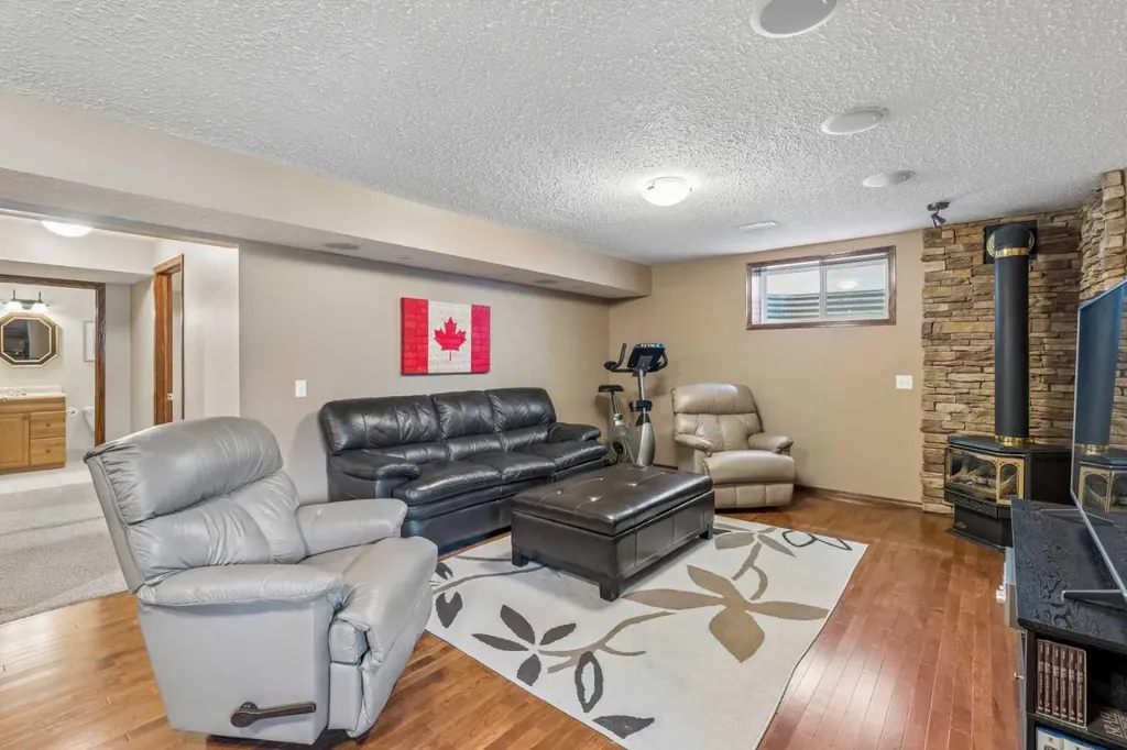 132 Hidden Ranch Crescent NW Calgary AB T3A 5W3