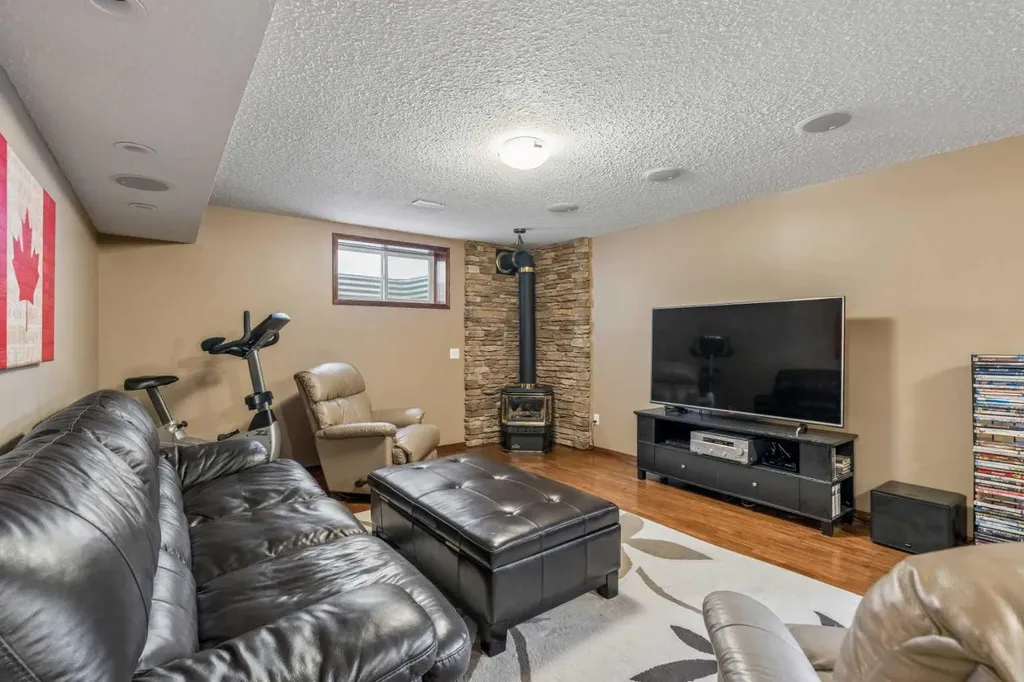 132 Hidden Ranch Crescent NW Calgary AB T3A 5W3