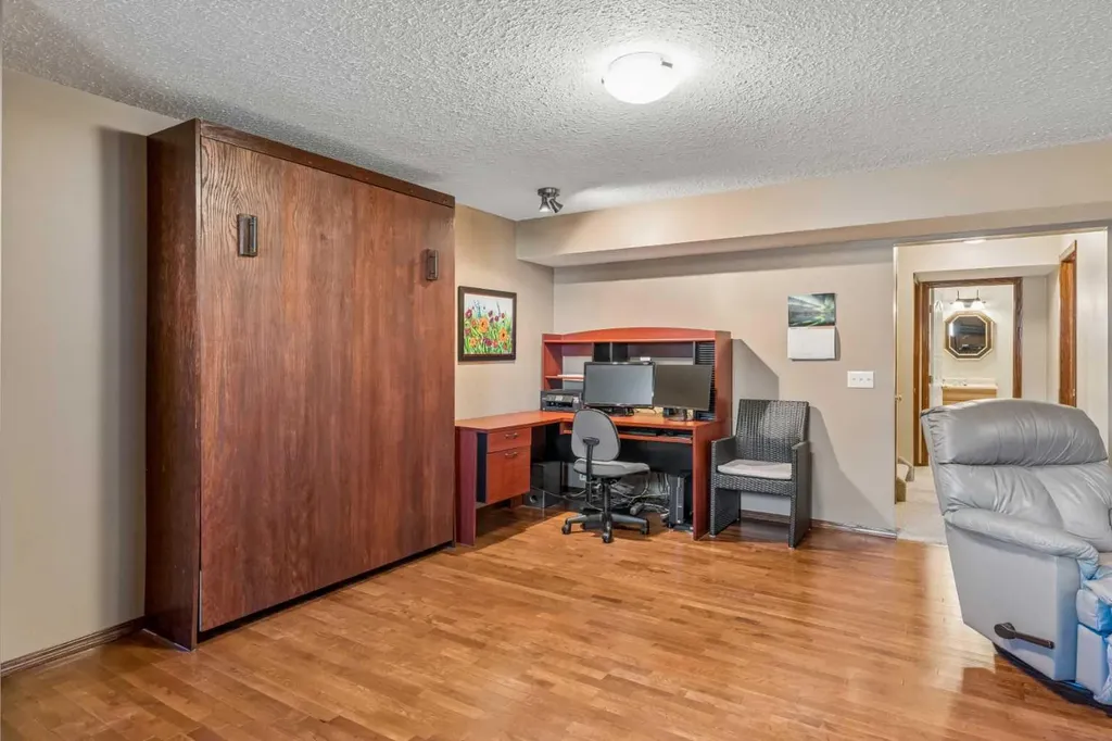 132 Hidden Ranch Crescent NW Calgary AB T3A 5W3