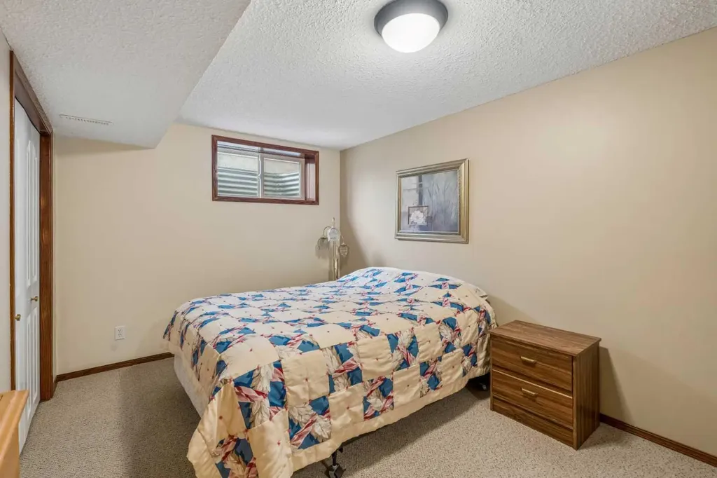 132 Hidden Ranch Crescent NW Calgary AB T3A 5W3