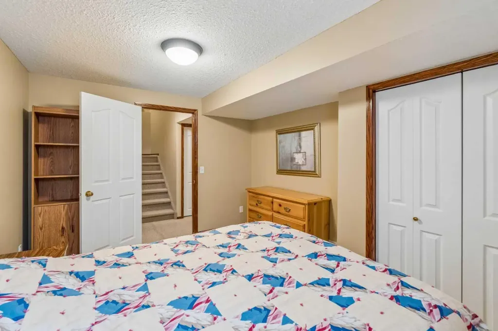 132 Hidden Ranch Crescent NW Calgary AB T3A 5W3