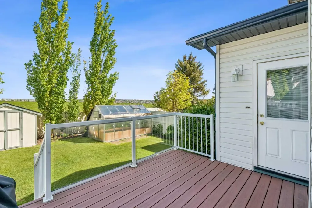 132 Hidden Ranch Crescent NW Calgary AB T3A 5W3