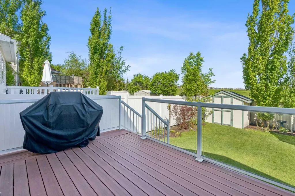 132 Hidden Ranch Crescent NW Calgary AB T3A 5W3