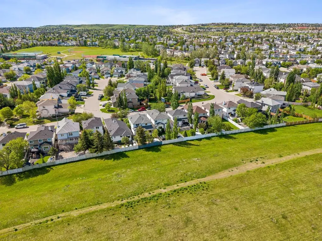 132 Hidden Ranch Crescent NW Calgary AB T3A 5W3