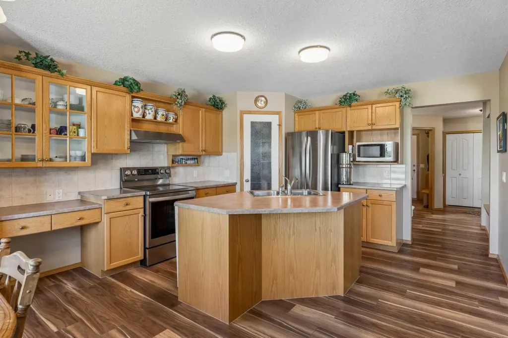 132 Hidden Ranch Crescent NW Calgary AB T3A 5W3