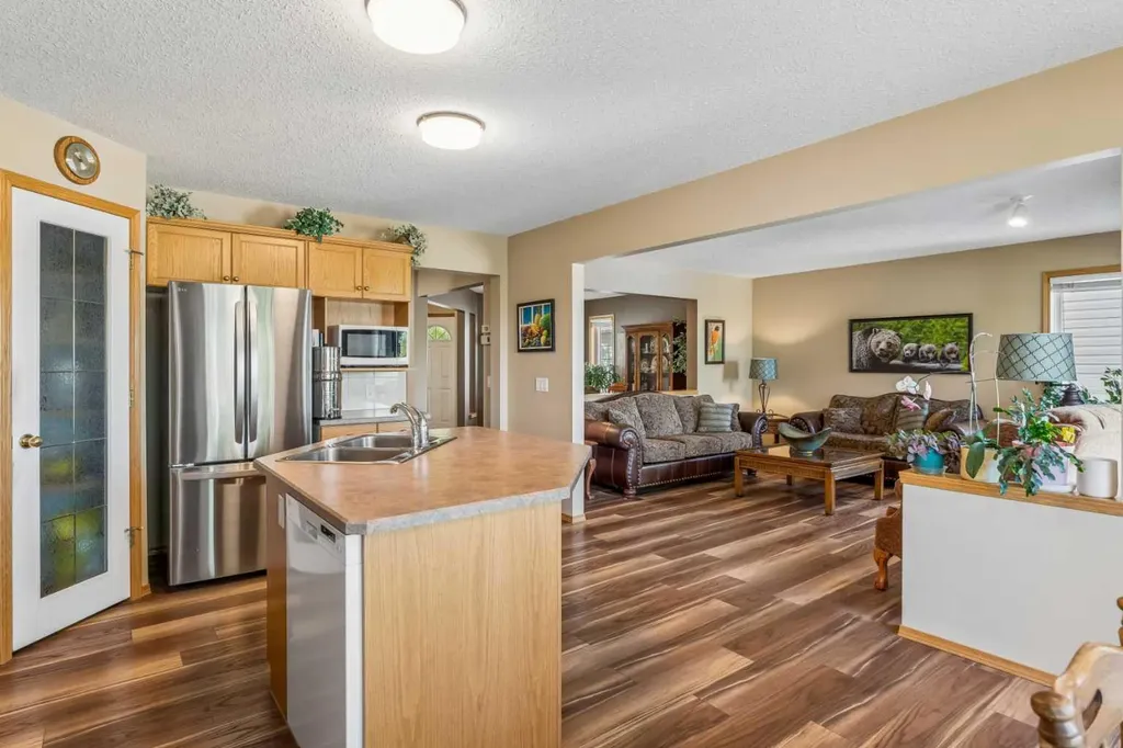 132 Hidden Ranch Crescent NW Calgary AB T3A 5W3