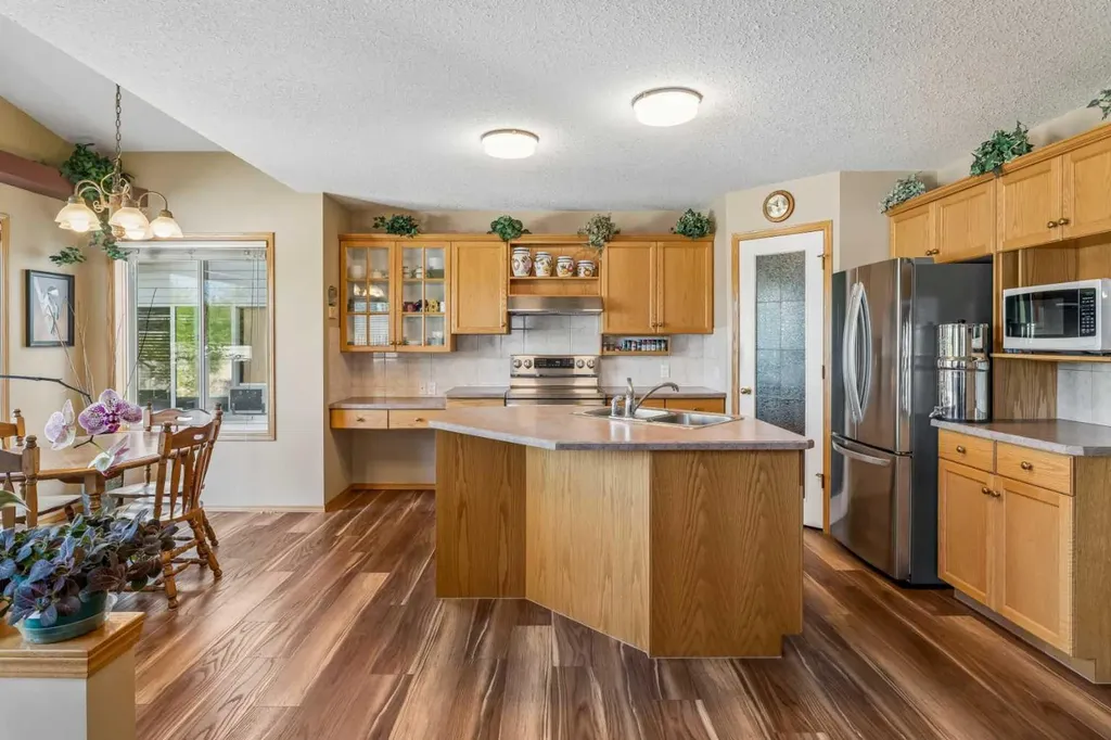 132 Hidden Ranch Crescent NW Calgary AB T3A 5W3