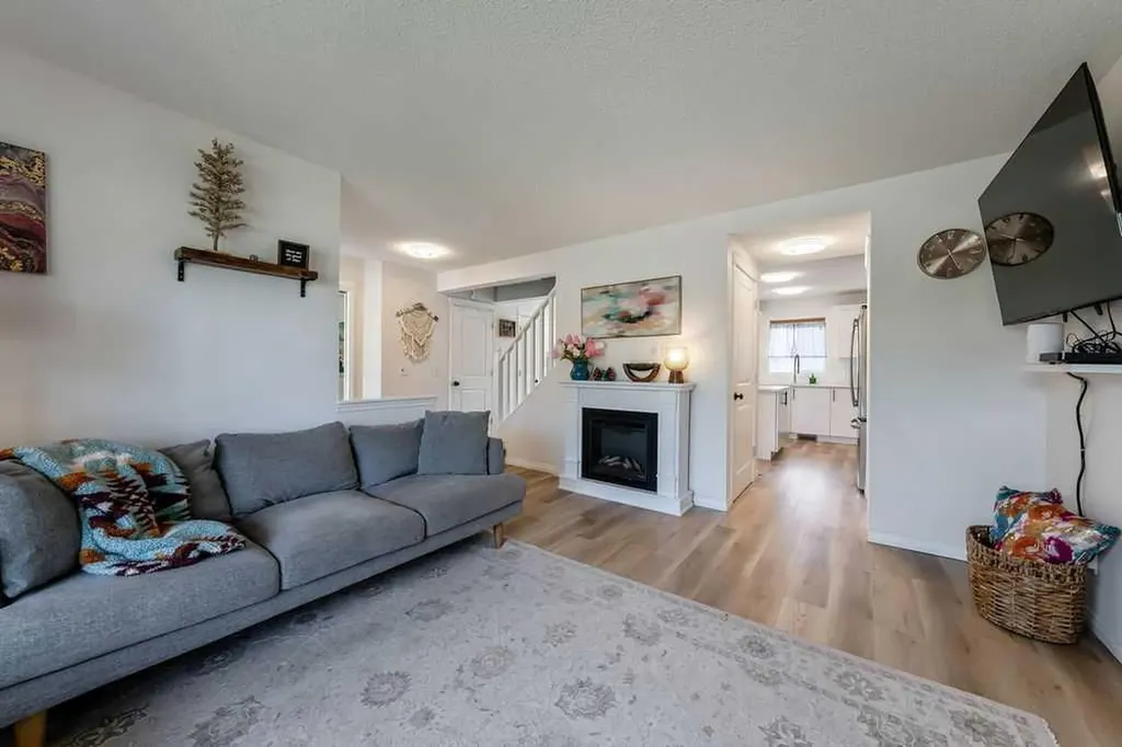 19 Drake Landing Way Okotoks AB T1S 0B9