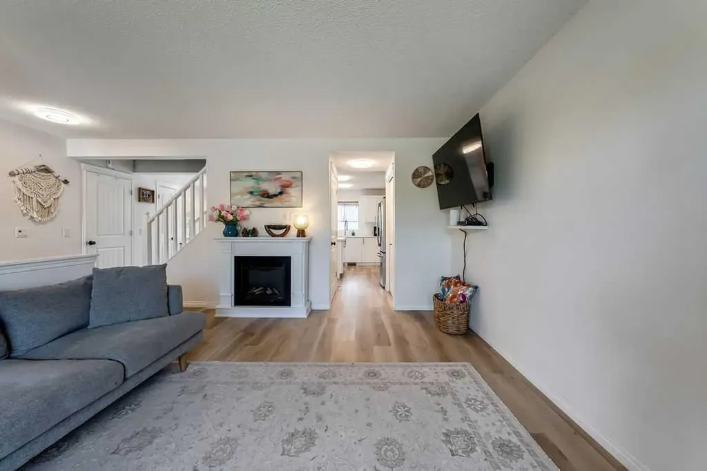 19 Drake Landing Way Okotoks AB T1S 0B9
