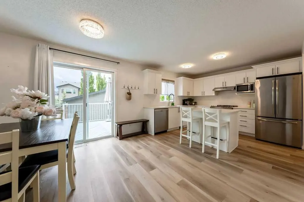 19 Drake Landing Way Okotoks AB T1S 0B9