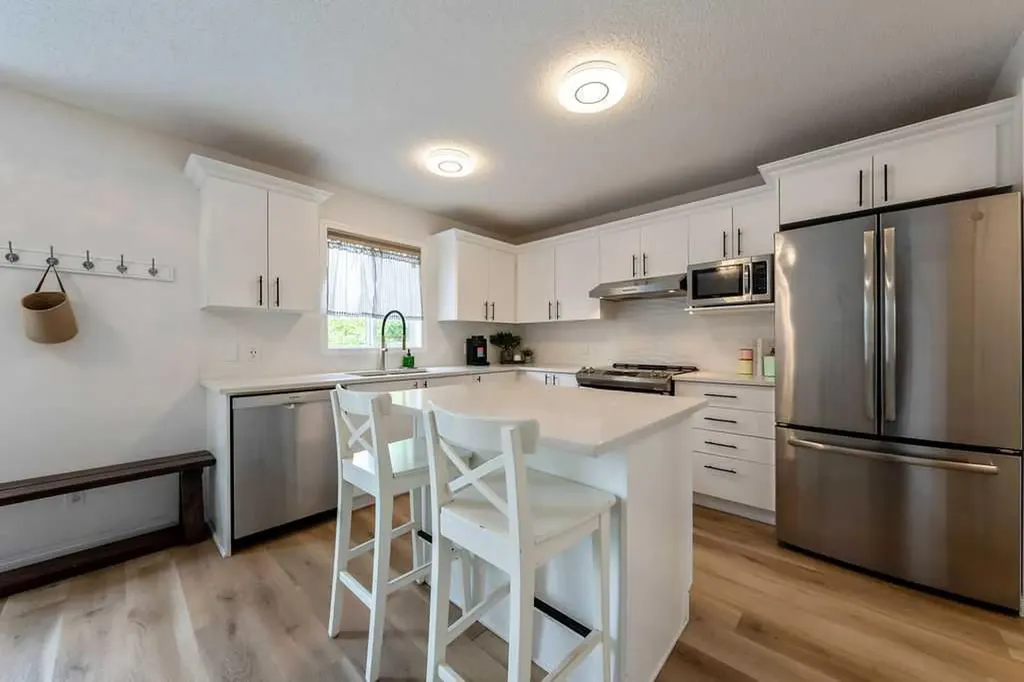 19 Drake Landing Way Okotoks AB T1S 0B9