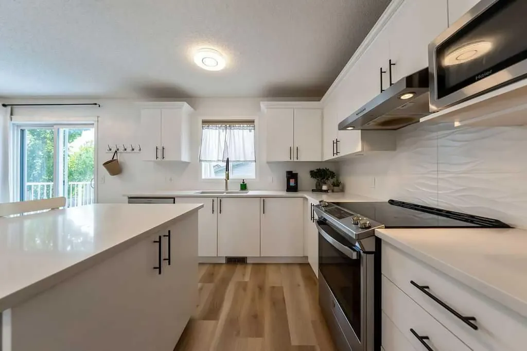 19 Drake Landing Way Okotoks AB T1S 0B9