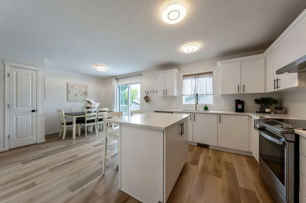 19 Drake Landing Way Okotoks AB T1S 0B9