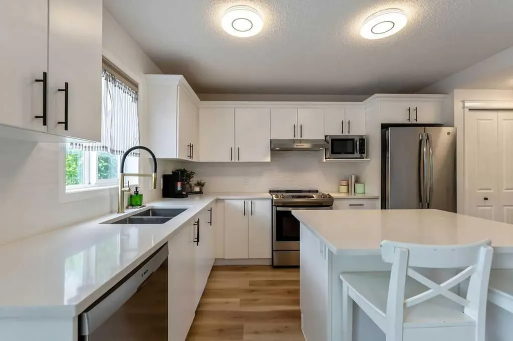19 Drake Landing Way Okotoks AB T1S 0B9