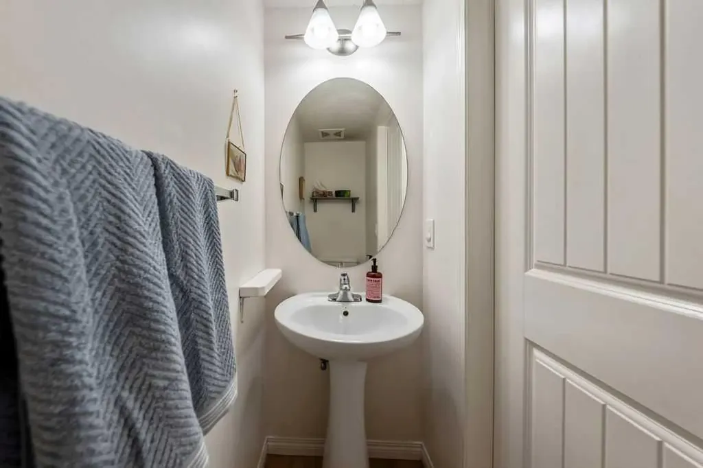 19 Drake Landing Way Okotoks AB T1S 0B9