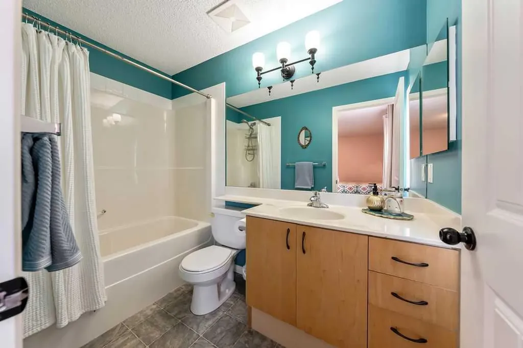 19 Drake Landing Way Okotoks AB T1S 0B9