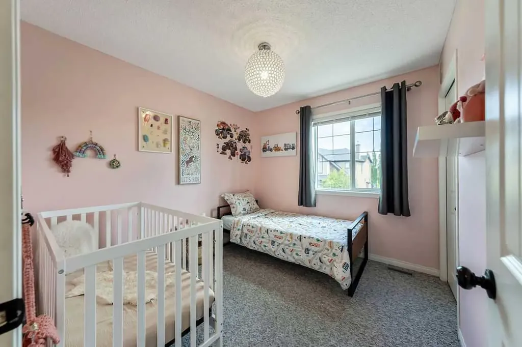 19 Drake Landing Way Okotoks AB T1S 0B9