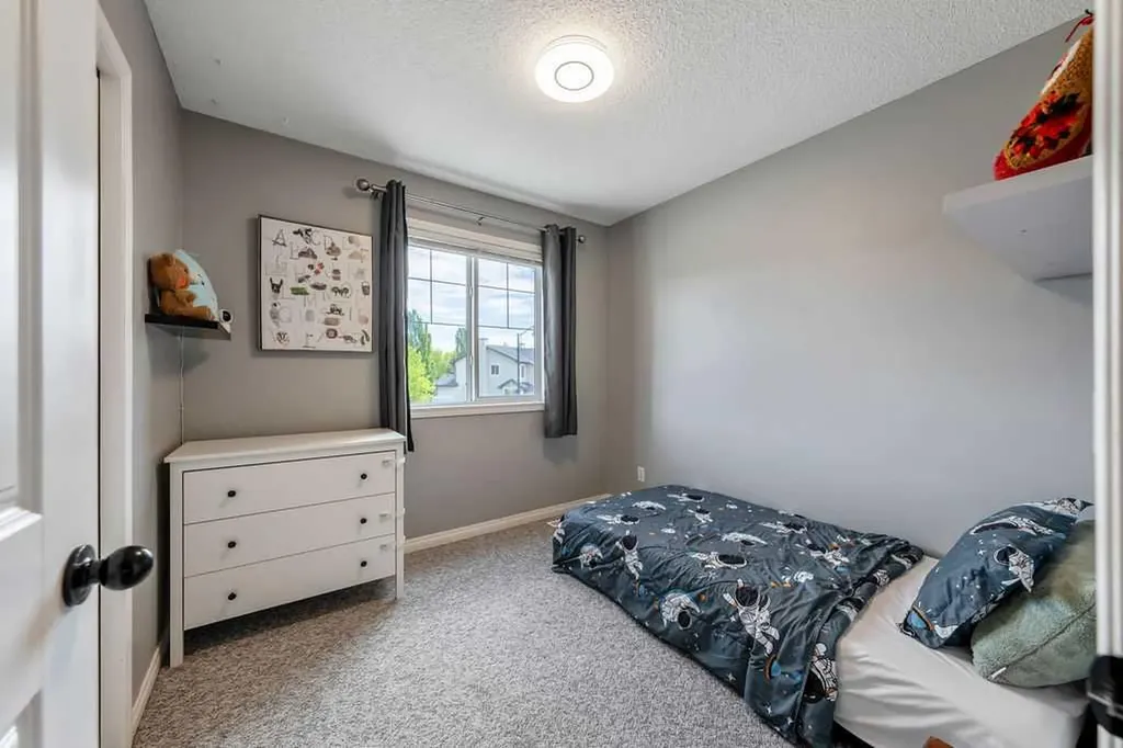 19 Drake Landing Way Okotoks AB T1S 0B9