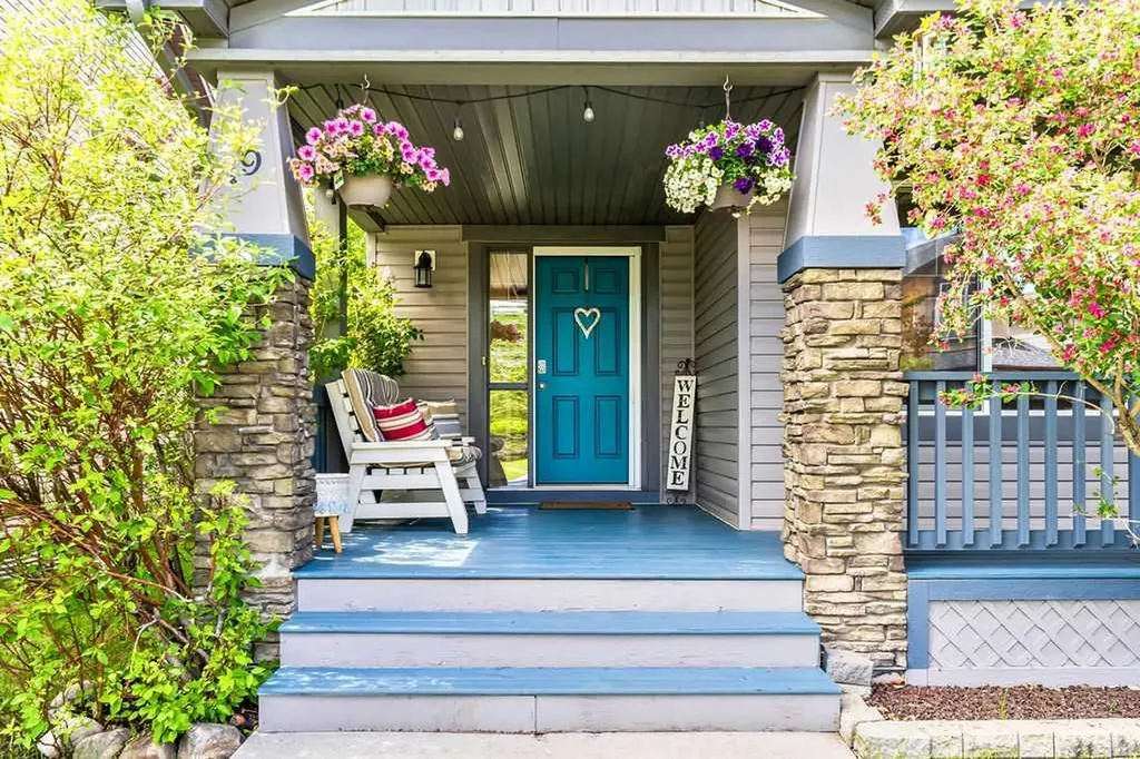 19 Drake Landing Way Okotoks AB T1S 0B9