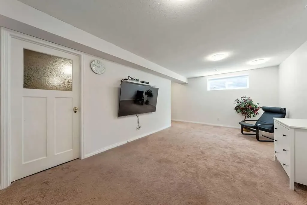19 Drake Landing Way Okotoks AB T1S 0B9