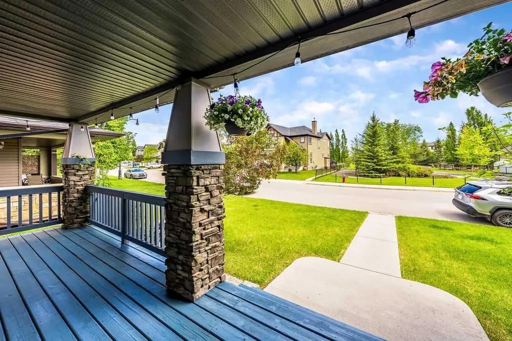 19 Drake Landing Way Okotoks AB T1S 0B9
