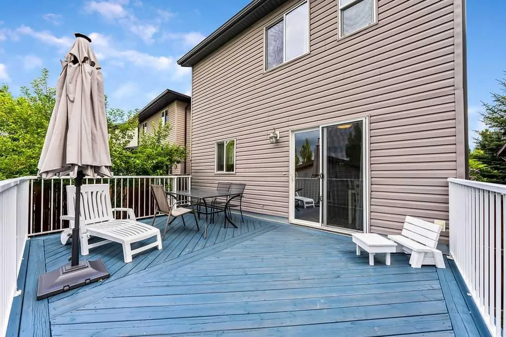 19 Drake Landing Way Okotoks AB T1S 0B9