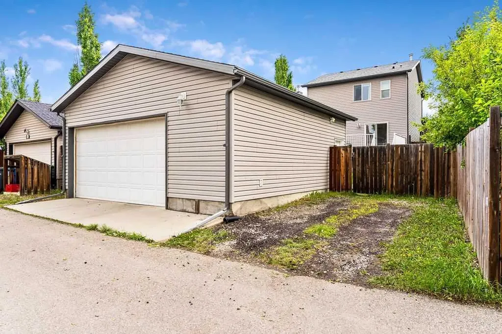 19 Drake Landing Way Okotoks AB T1S 0B9