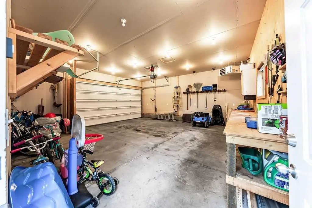 19 Drake Landing Way Okotoks AB T1S 0B9