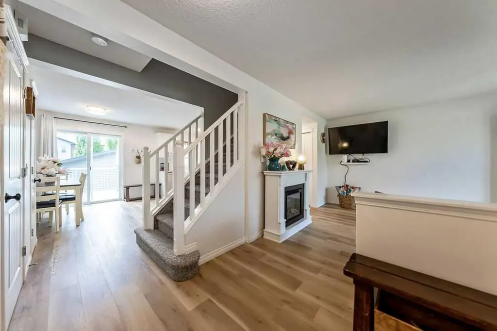 19 Drake Landing Way Okotoks AB T1S 0B9