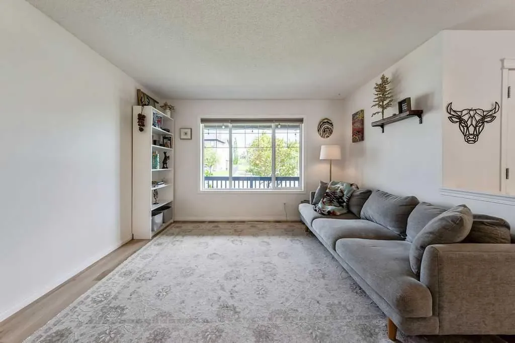 19 Drake Landing Way Okotoks AB T1S 0B9