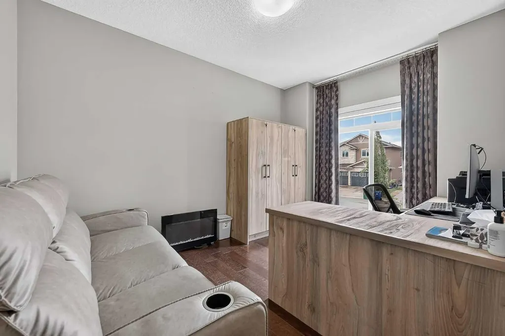 36 Rockyvale Green NW Calgary AB T3G 0E3