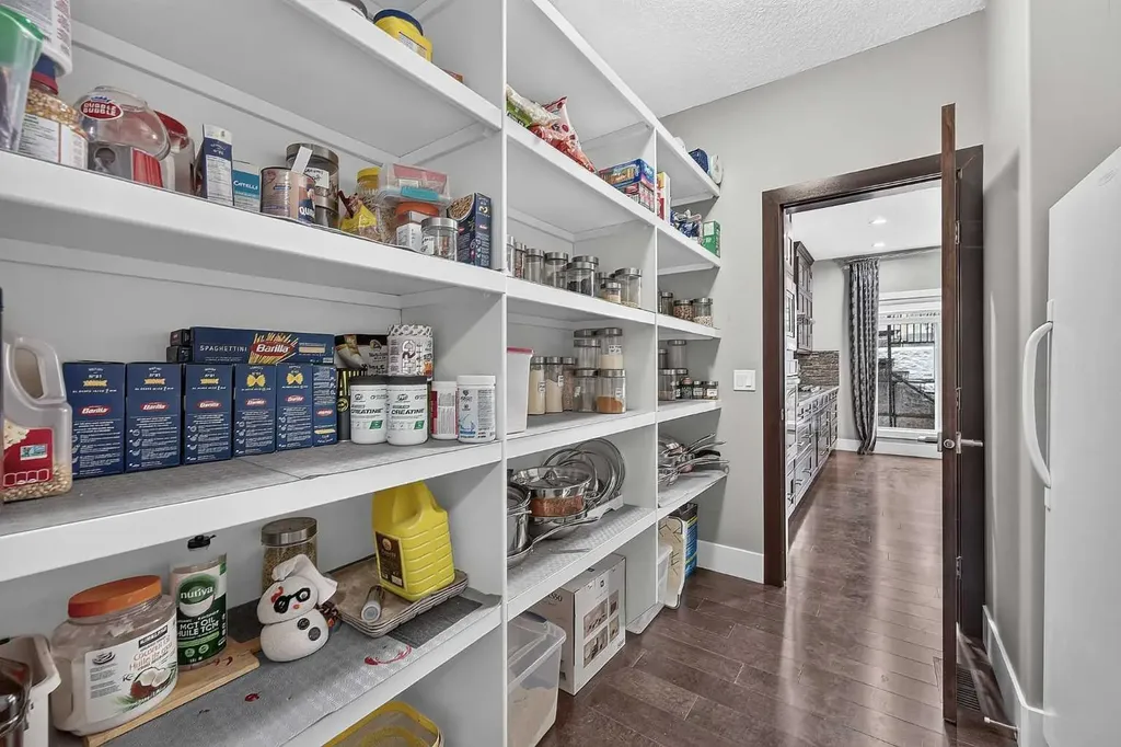 36 Rockyvale Green NW Calgary AB T3G 0E3