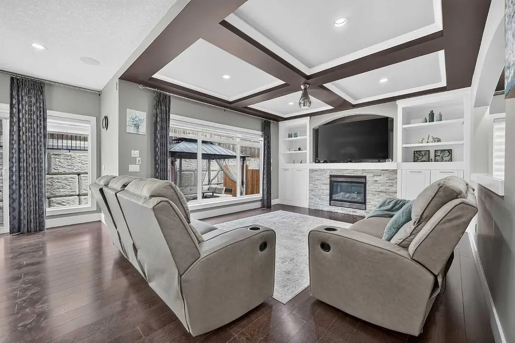 36 Rockyvale Green NW Calgary AB T3G 0E3