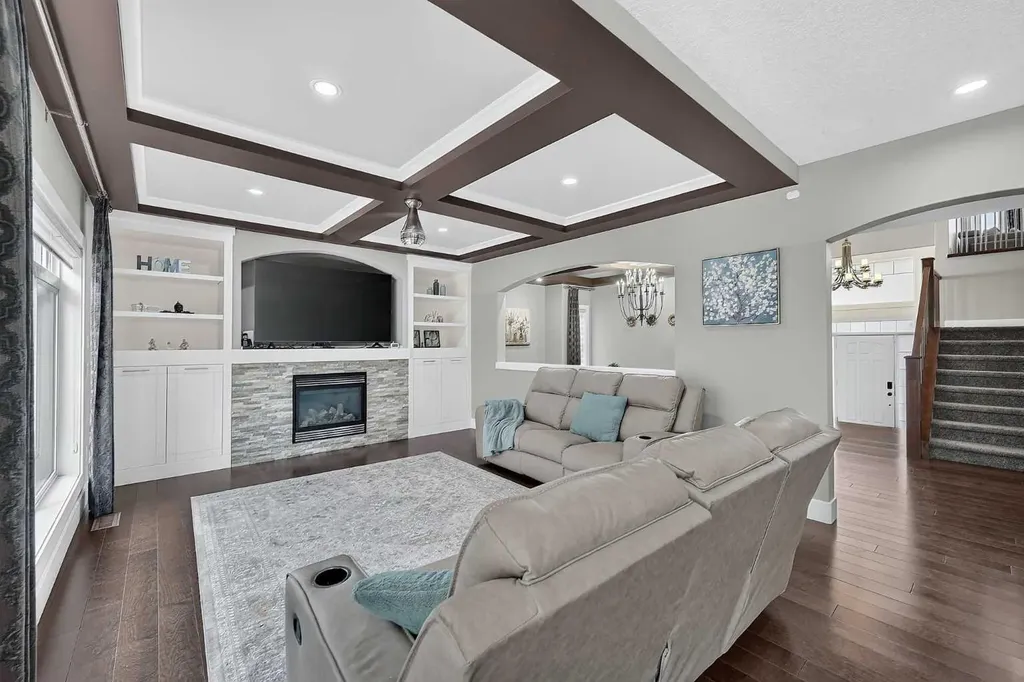 36 Rockyvale Green NW Calgary AB T3G 0E3
