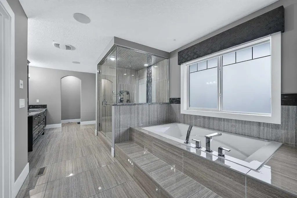 36 Rockyvale Green NW Calgary AB T3G 0E3