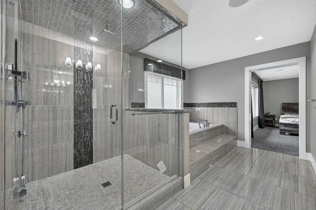 36 Rockyvale Green NW Calgary AB T3G 0E3