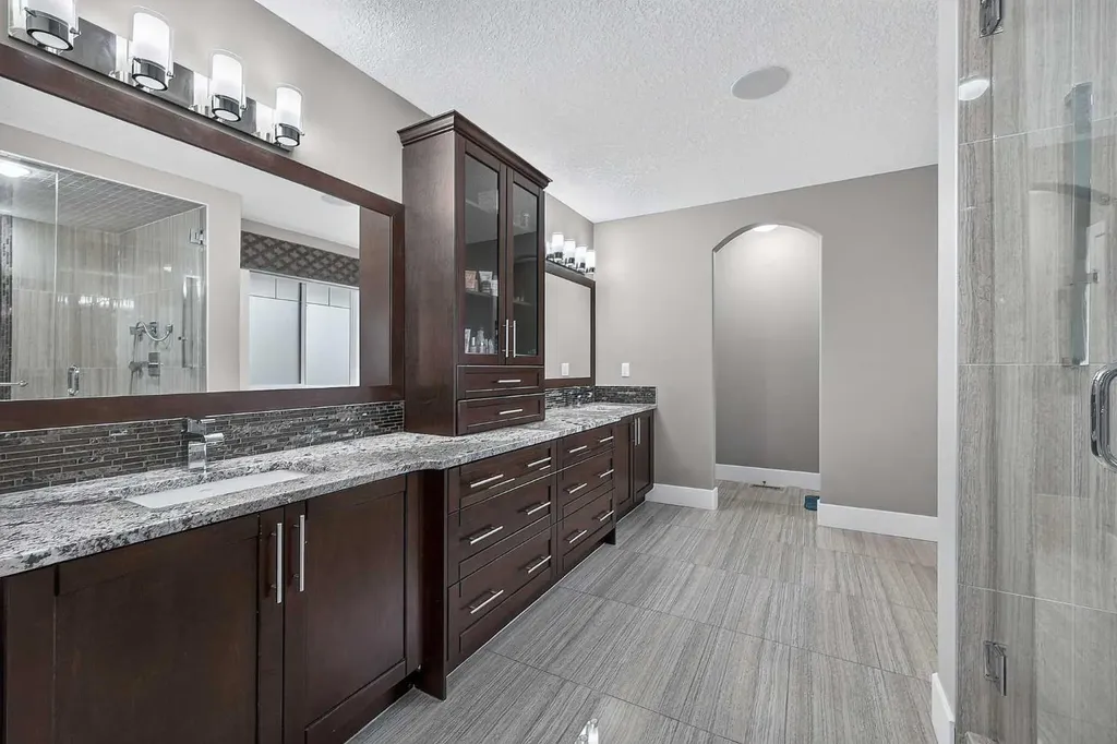 36 Rockyvale Green NW Calgary AB T3G 0E3