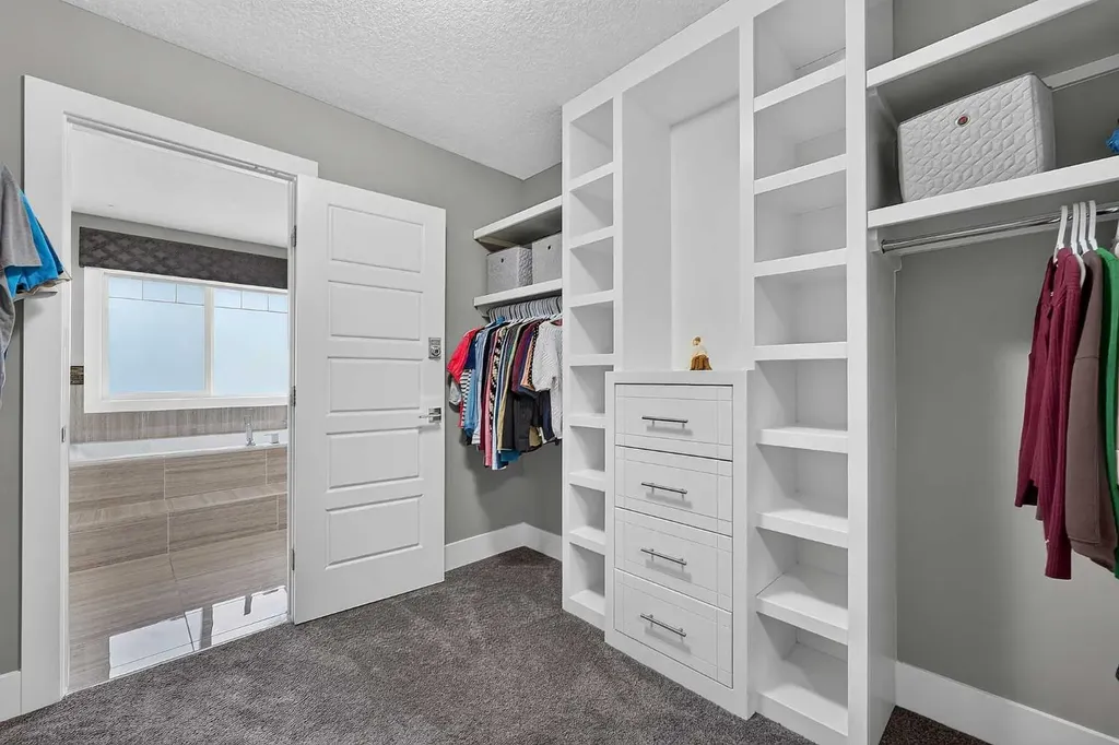 36 Rockyvale Green NW Calgary AB T3G 0E3