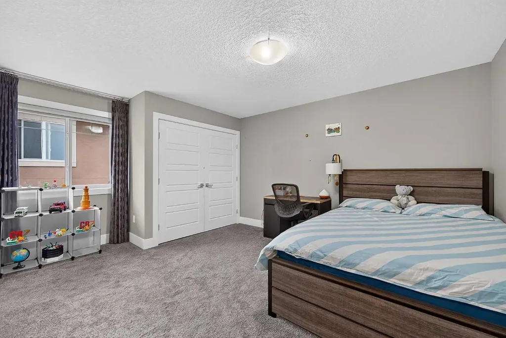 36 Rockyvale Green NW Calgary AB T3G 0E3