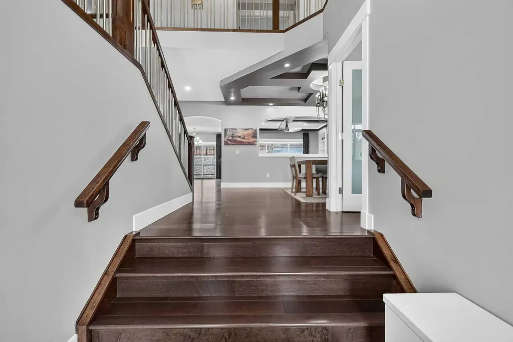 36 Rockyvale Green NW Calgary AB T3G 0E3